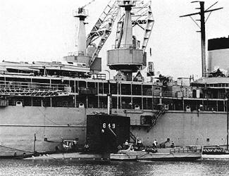 USS Sunfish alongside USS Hunley (AS-31)